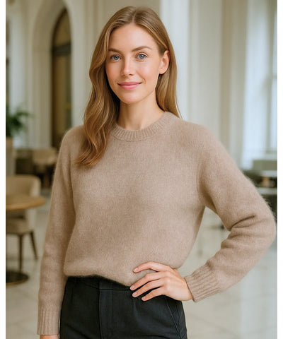 Comprar suéter feminino de tricot grosso bege peluciado com gola redonda para looks elegantes de inverno em promoção ZARA
