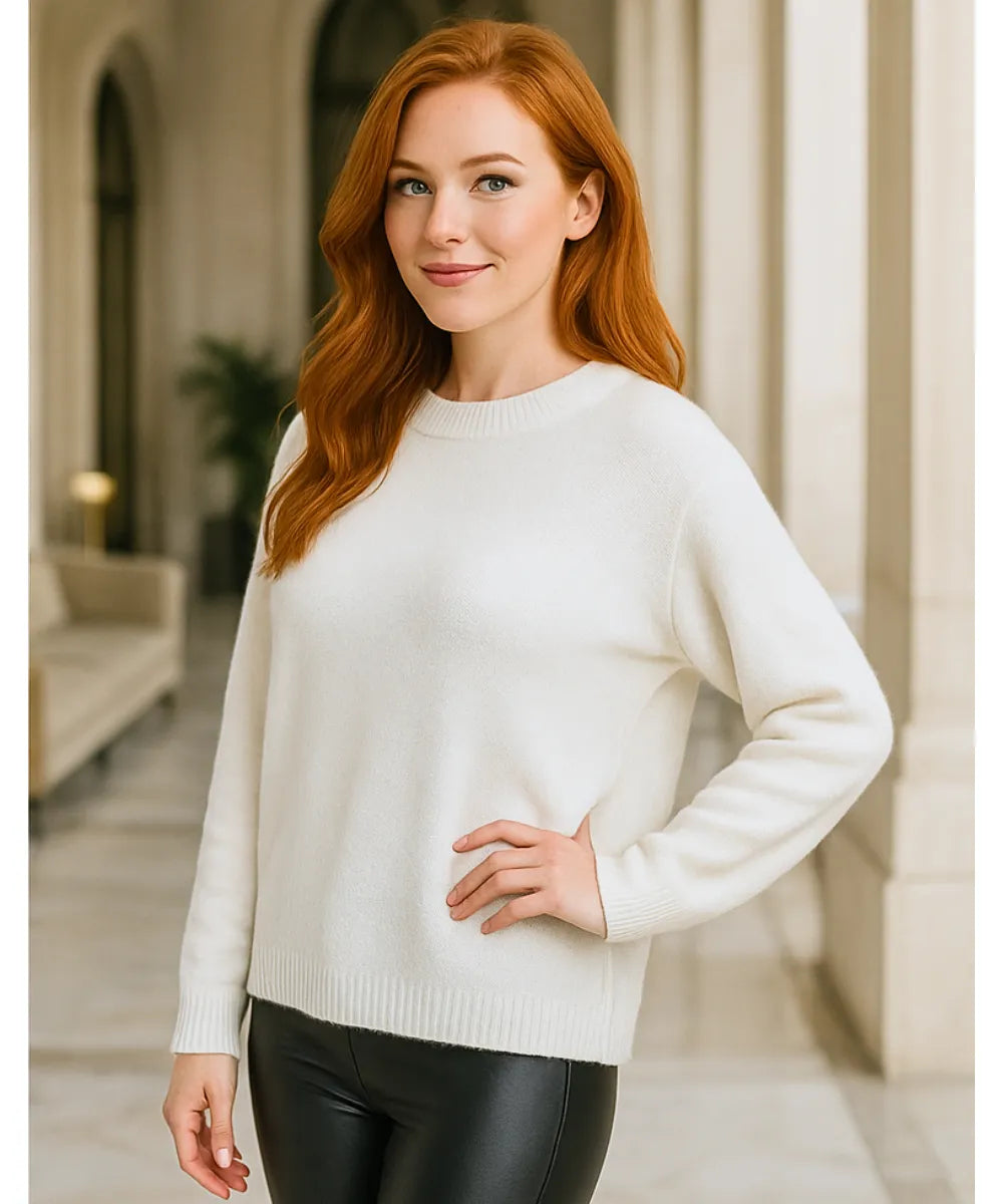 Comprar suéter feminino de tricot grosso branco peluciado com gola redonda para looks elegantes de inverno em promoção ZARA
