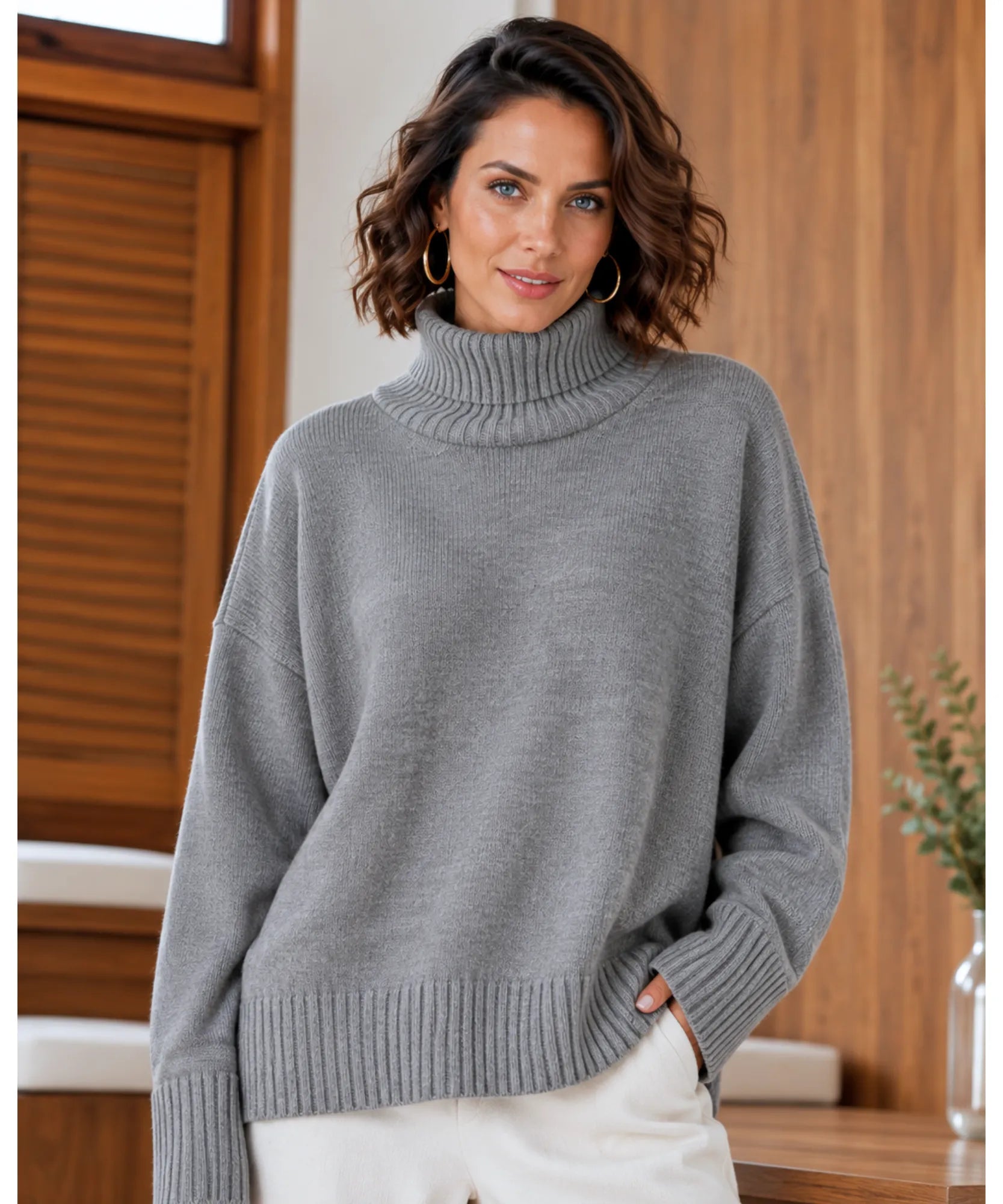 Suéter feminino tricot oversized gola alta cinza mescla com calça off white