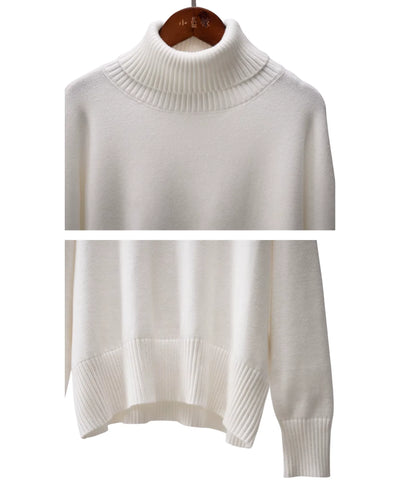 Suéter feminino tricot gola alta off white fotografado no cabide e deitado