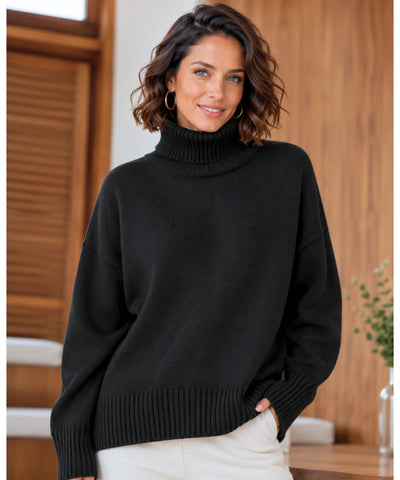 Suéter feminino tricot oversized gola alta preto em modelo de frente