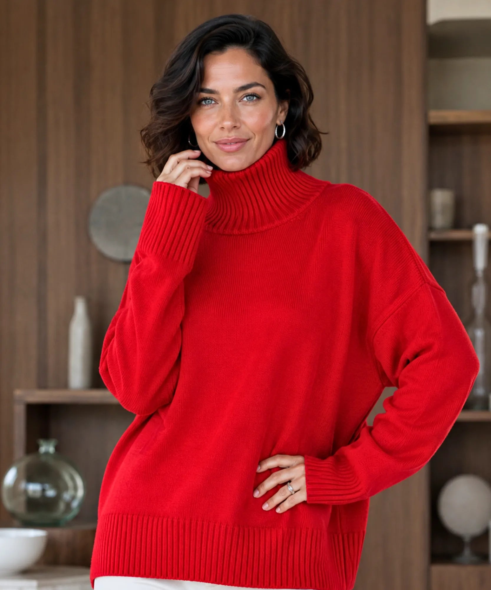 Suéter feminino tricot gola alta vermelho em close da gola alta canelada