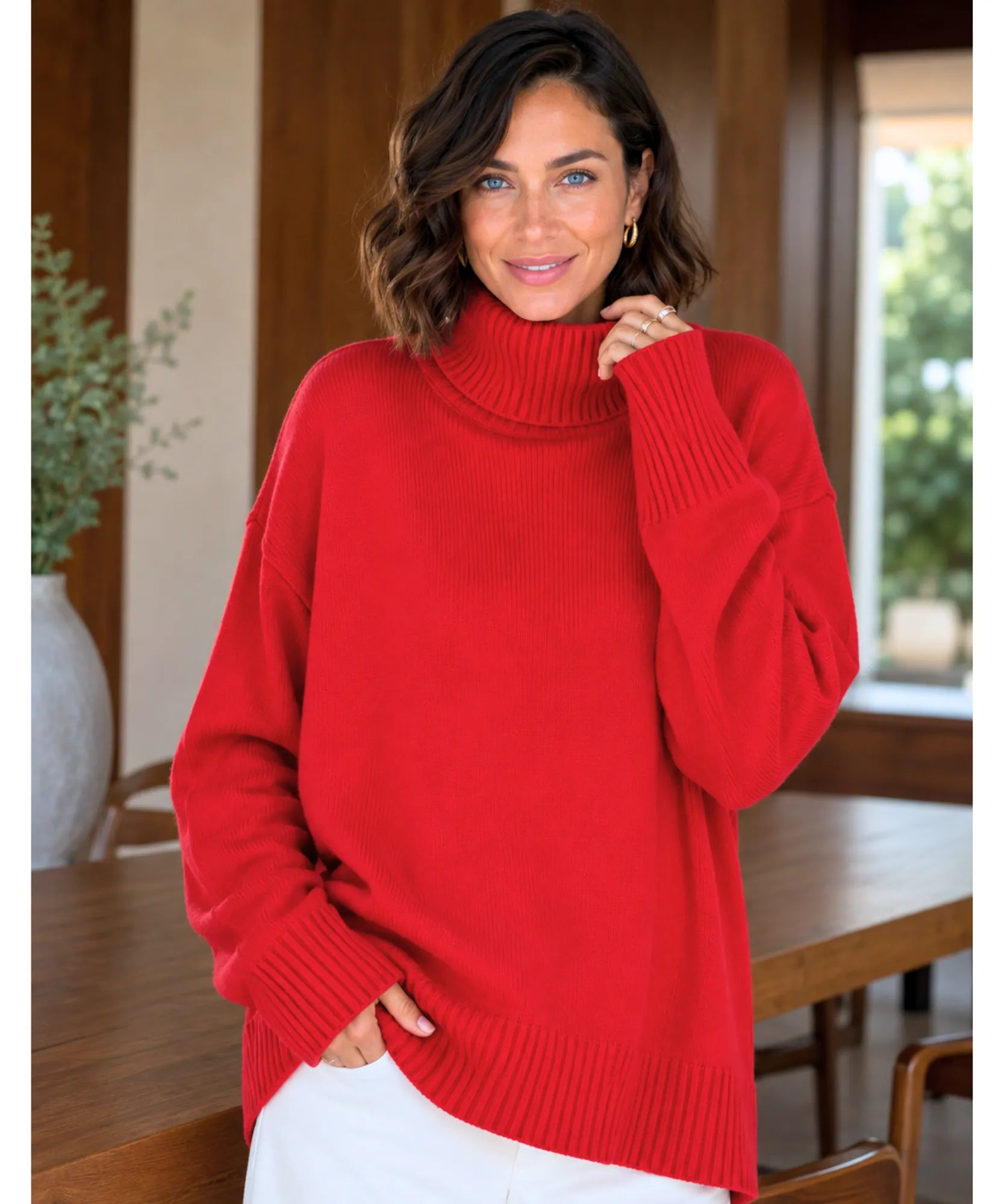 Suéter feminino tricot oversized gola alta vermelho em modelo de frente