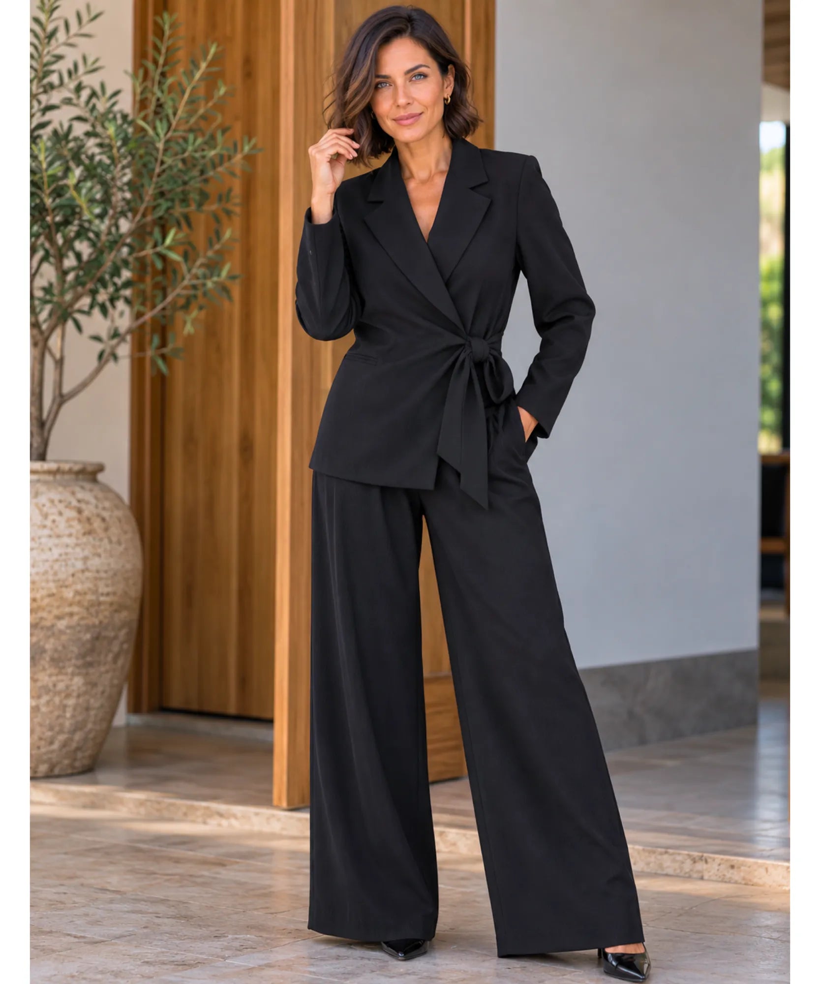 Terninho feminino preto de corpo inteiro com calça pantalona de cintura alta