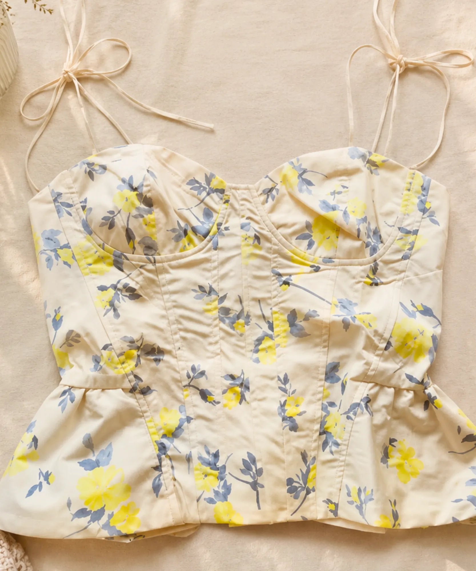 Comprar top corselet floral amarelo com bojo e babado barato Anellimn