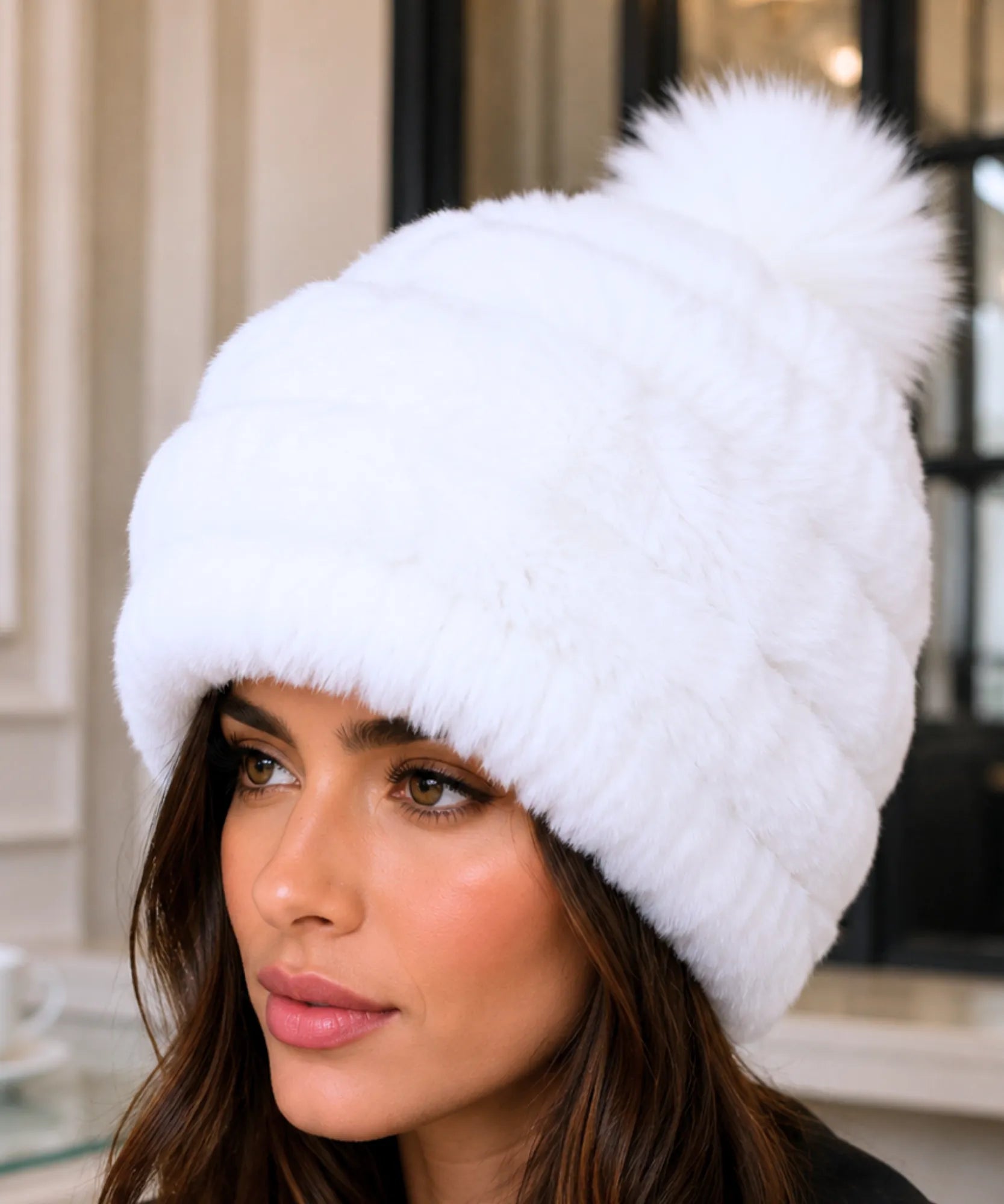 Comprar touca feminina pelúcia felpuda quente macia inverno colorida barato em promoção