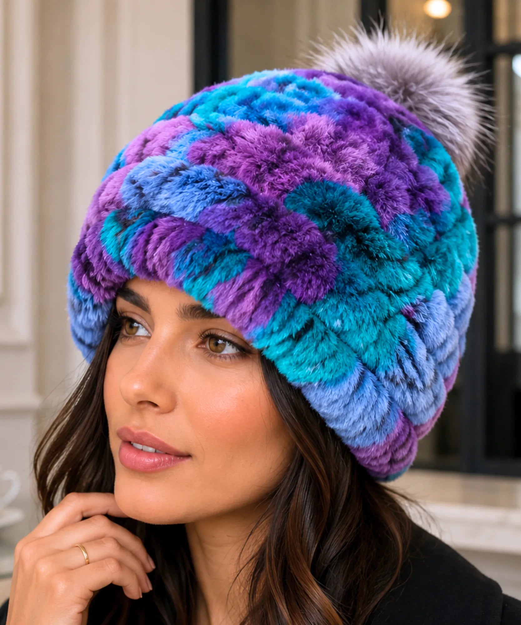 Comprar touca feminina pelúcia felpuda quente macia inverno colorida barato em promoção