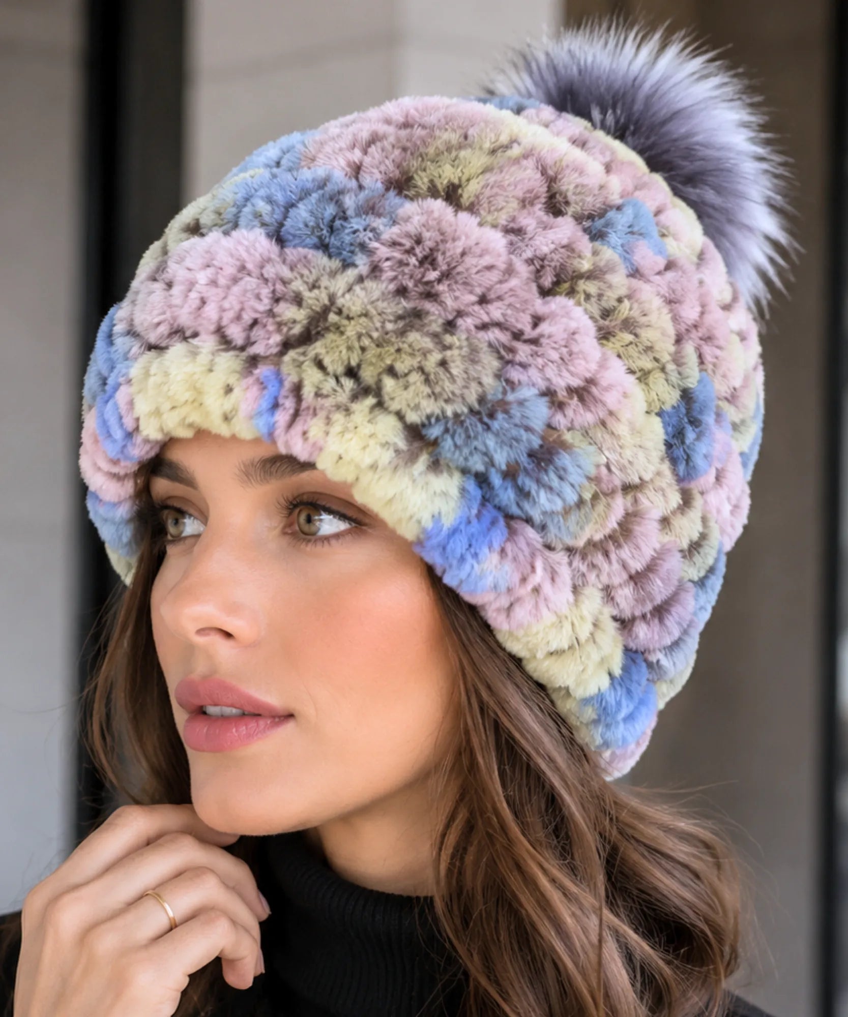 Comprar touca feminina pelúcia felpuda quente macia inverno colorida barato em promoção