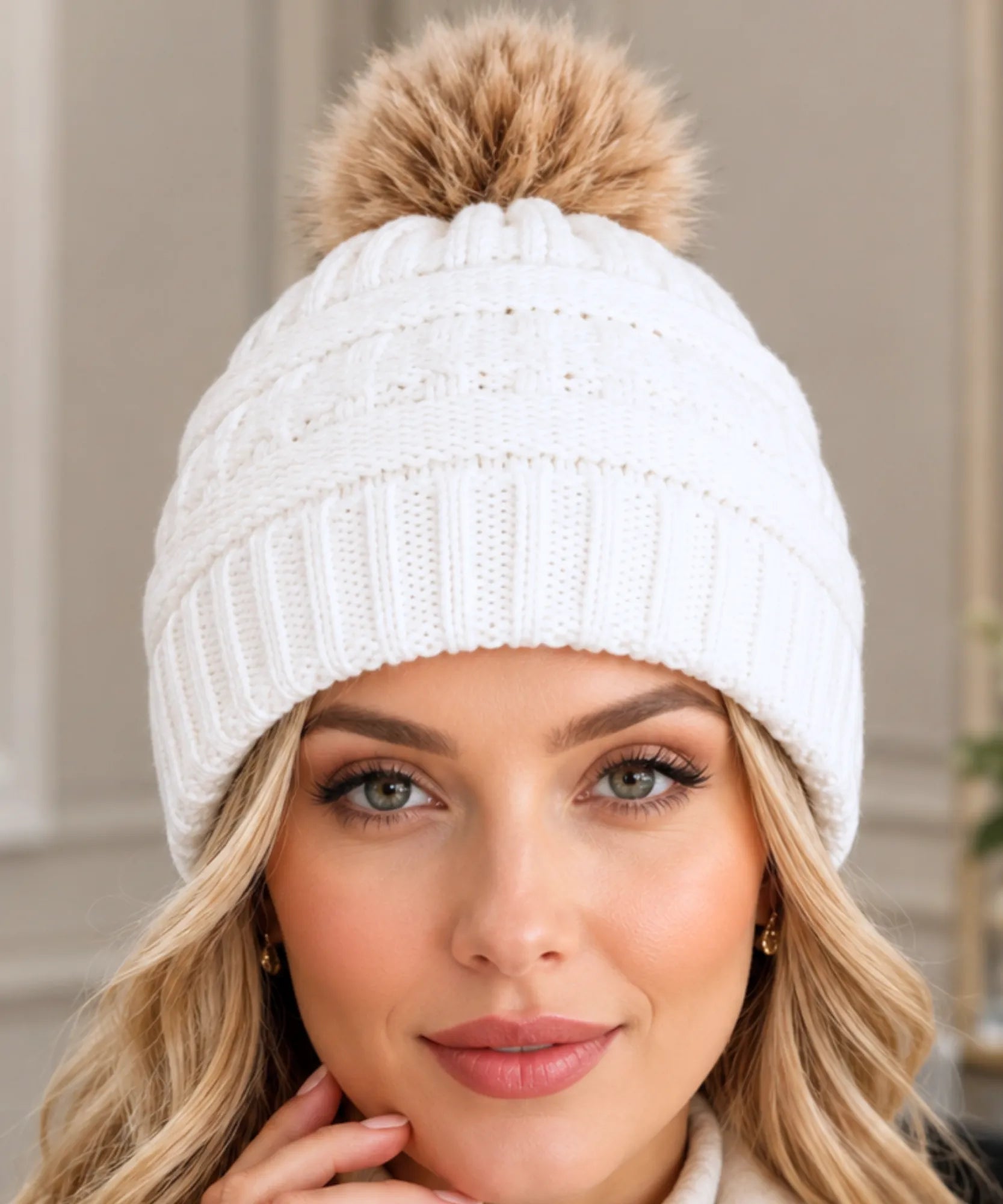 Comprar touca feminina tricot pompom pelúcia forro fleece canelada trançada inverno  ANELLIMN