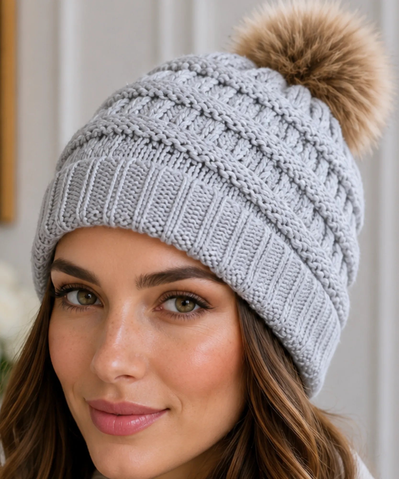 Comprar touca feminina tricot pompom pelúcia forro fleece canelada trançada inverno  ANELLIMN