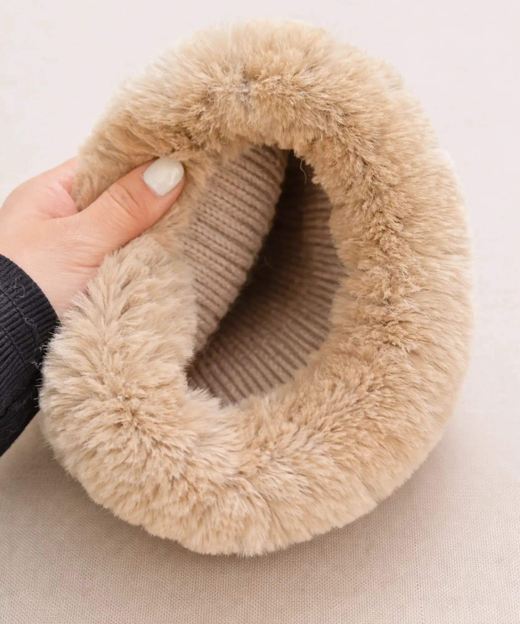  Comprar touca feminina tricot com pompom térmica antialérgica dupla proteção frio extremo inverno em promoção ANELLIMN