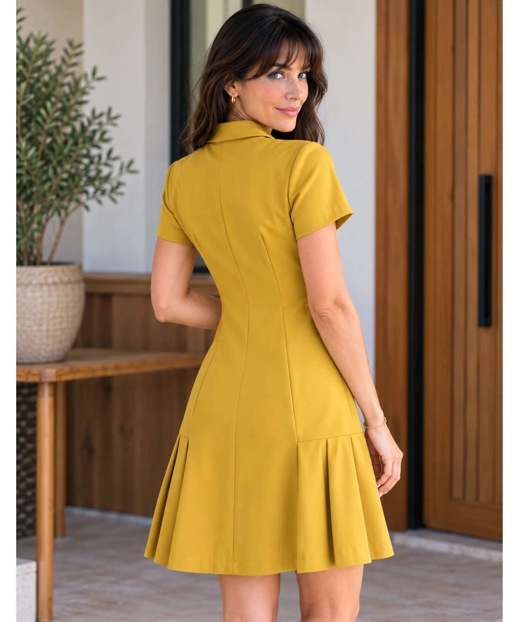 Comprar vestido chemise moderno curto com pregas mostarda costas em promoção Anellimn
