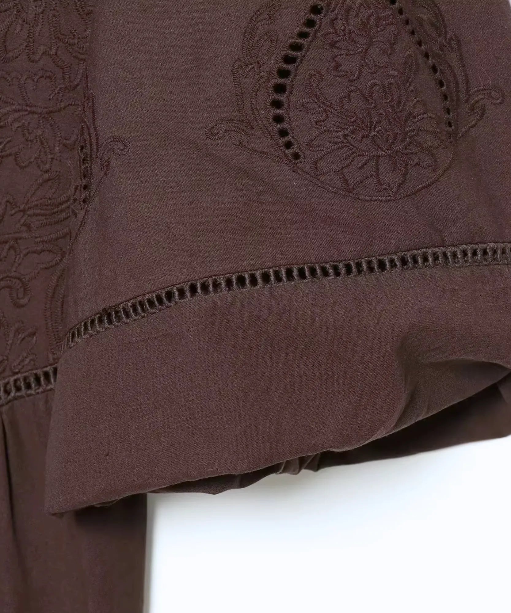 Comprar vestido curto com manga bordada marrom em detalhe barato Anellimn