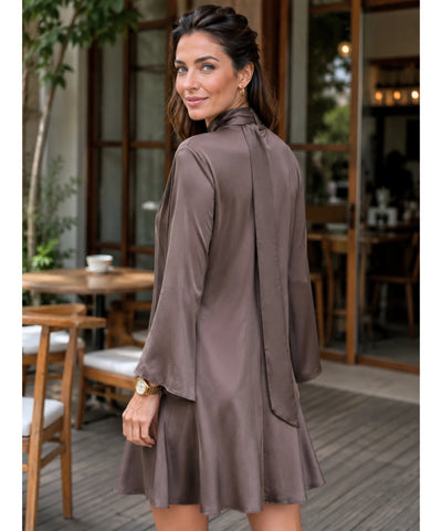Comprar vestido curto manga longa cetim caramelo visto de costas barato Anellimn