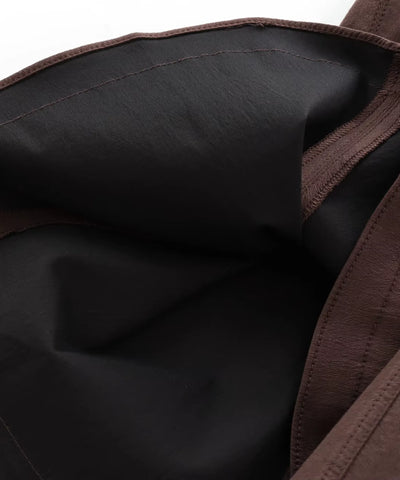 Forro interno preto do vestido curto rodado marrom