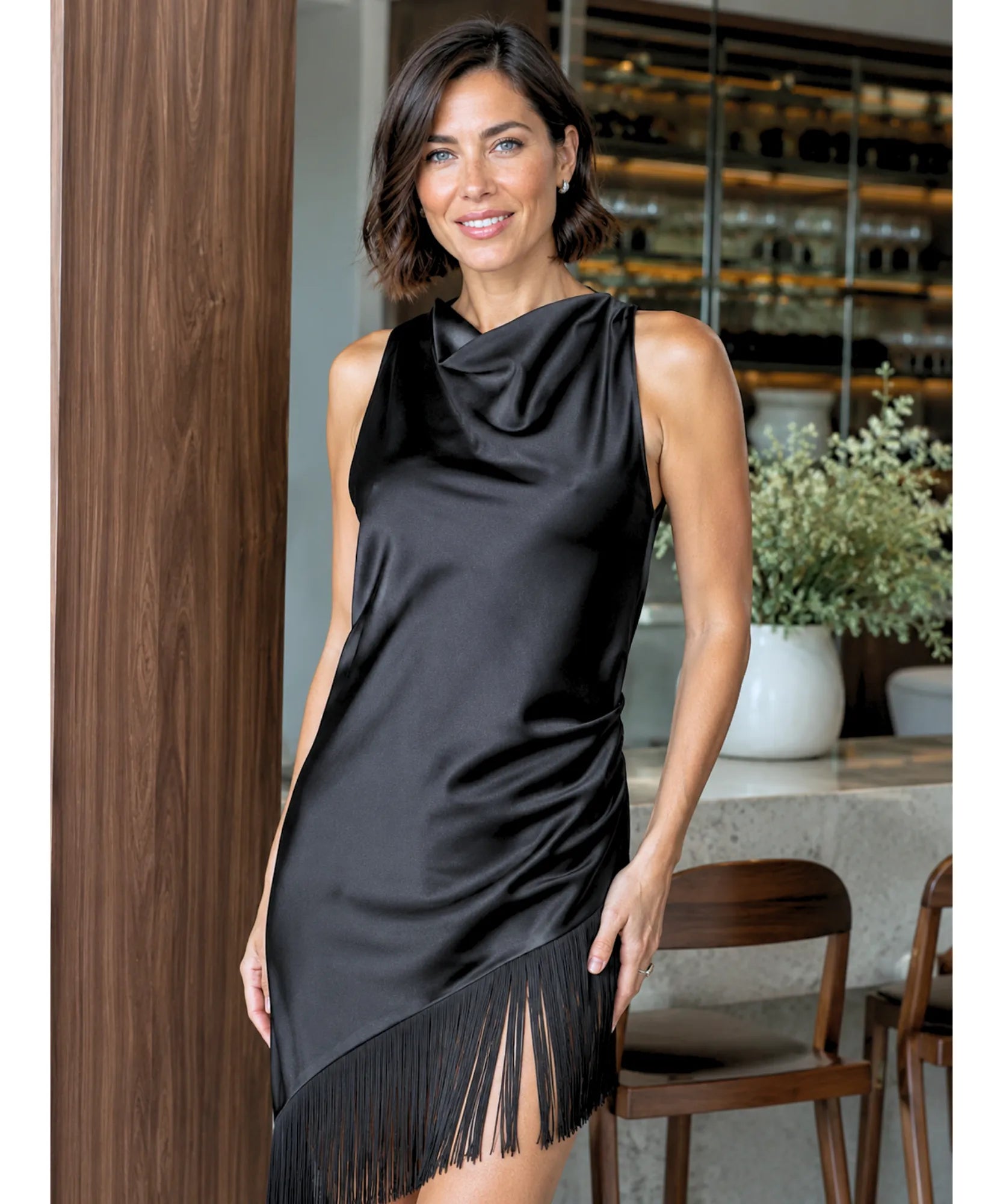 Comprar vestido de cetim preto franja assimétrica em promoção Anellimn