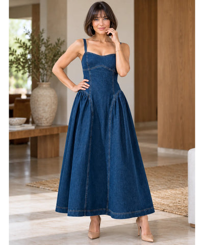 Vestido jeans longo azul com corpete ajustado e saia evasê