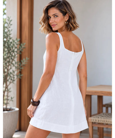 Vestido de linho curto branco, modelo de costas com zíper
