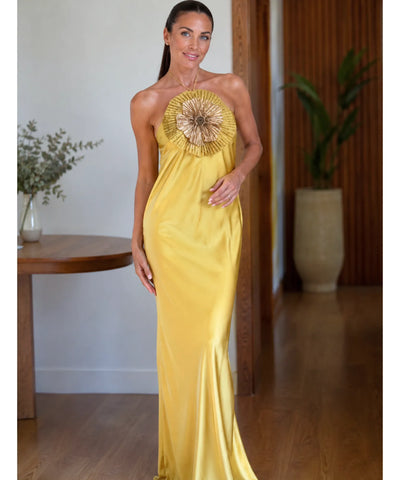 Comprar vestido longo amarelo de cetim com flor 3D em promoção Anellimn
