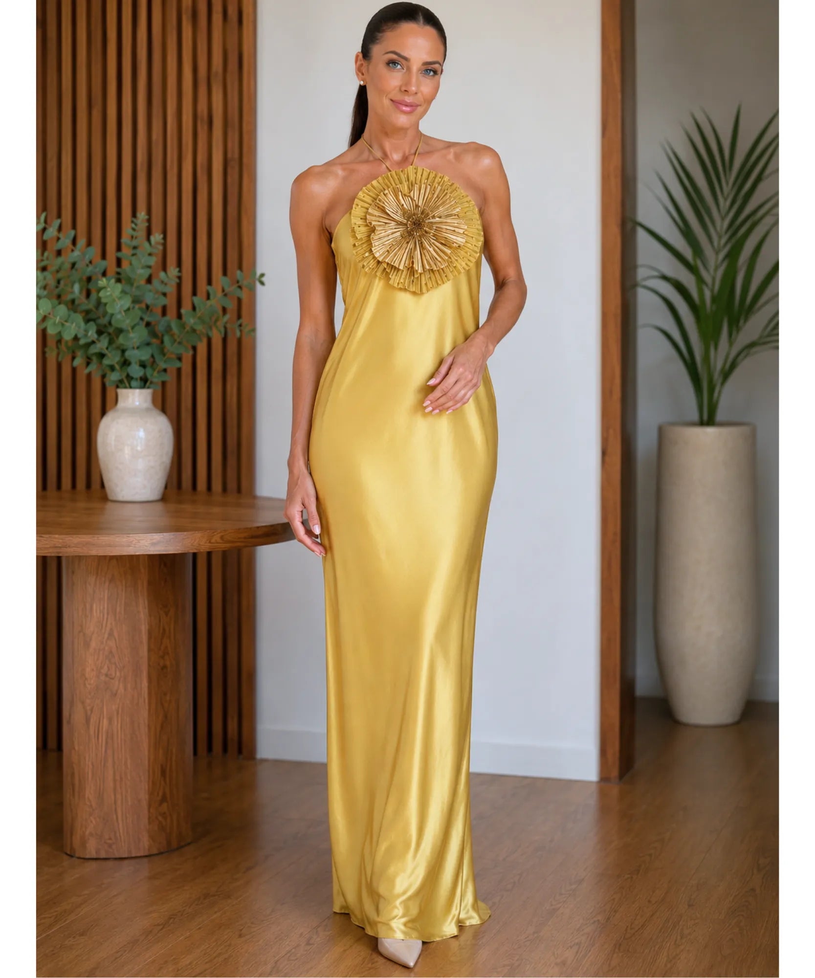 Comprar vestido longo amarelo de cetim gola halter em promoção Anellimn