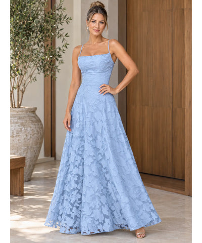 Vestido longo de renda azul serenity com saia ampla