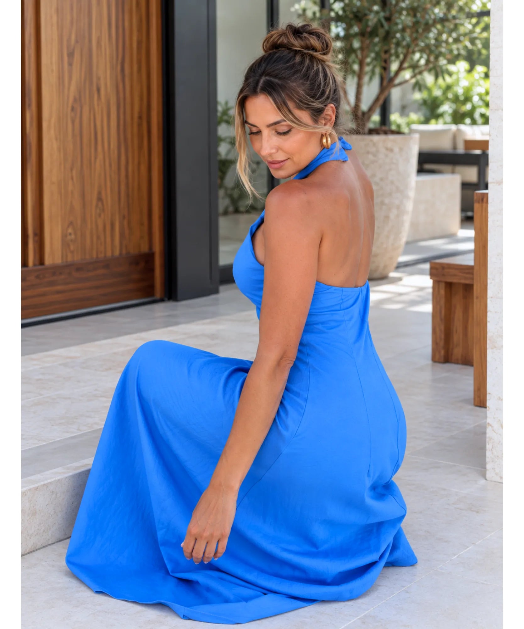 Comprar vestido longo evasê azul de costas abertas em promoção Anellimn