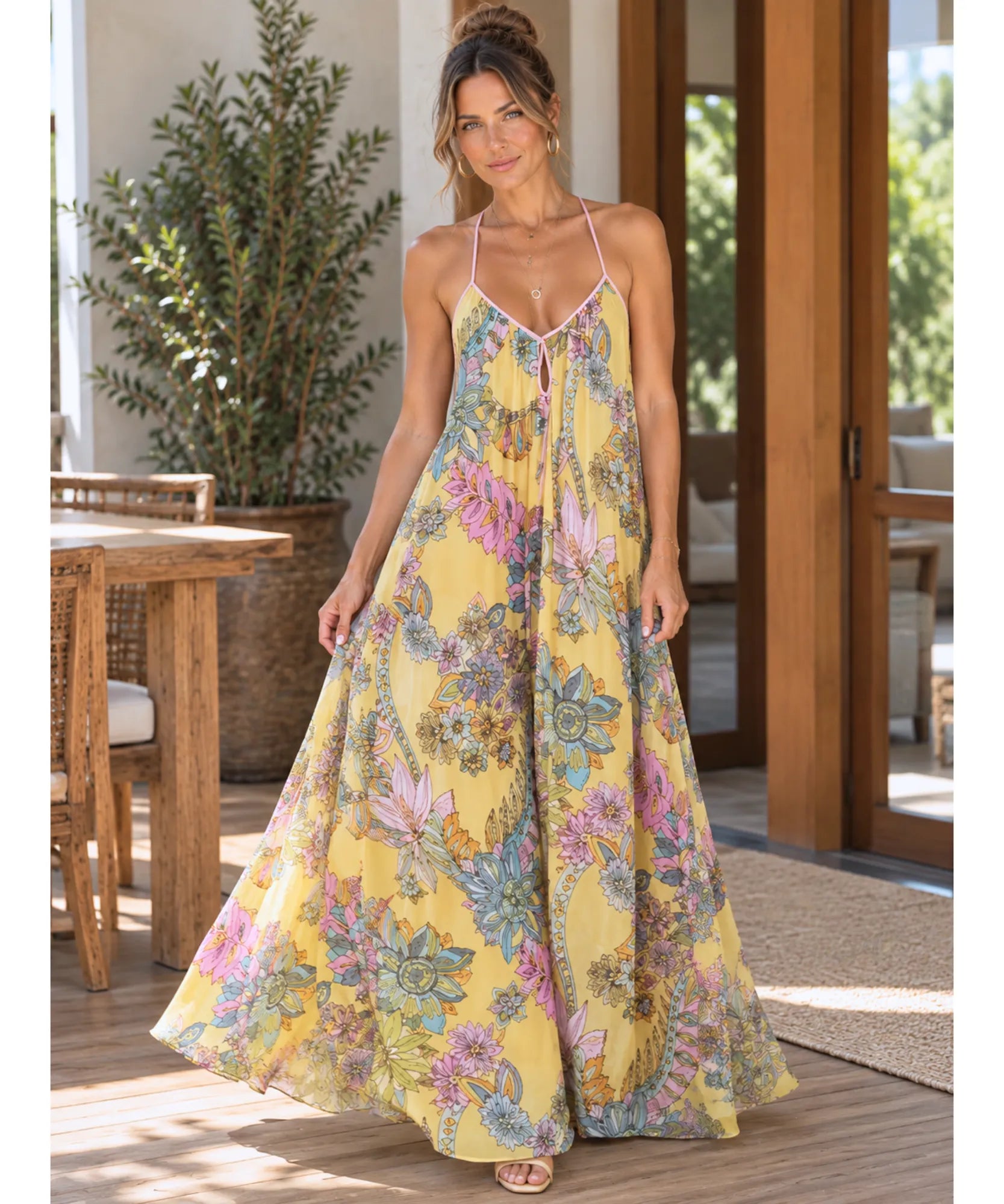 Vestido longo floral amarelo, modelo de corpo inteiro dos pés à cabeça