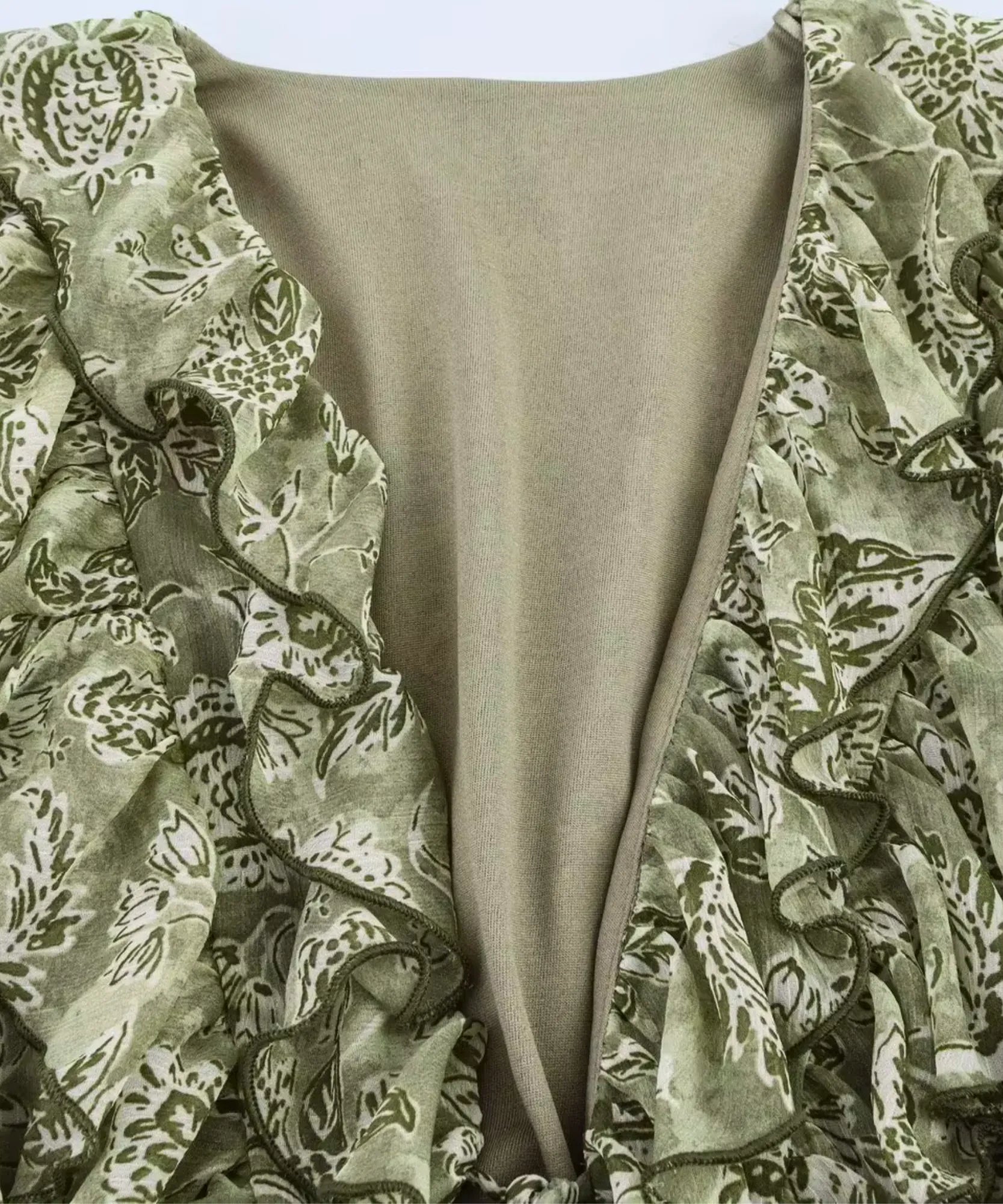 Comprar vestido longo floral decote V com babados verde oliva em promoção Anellimn