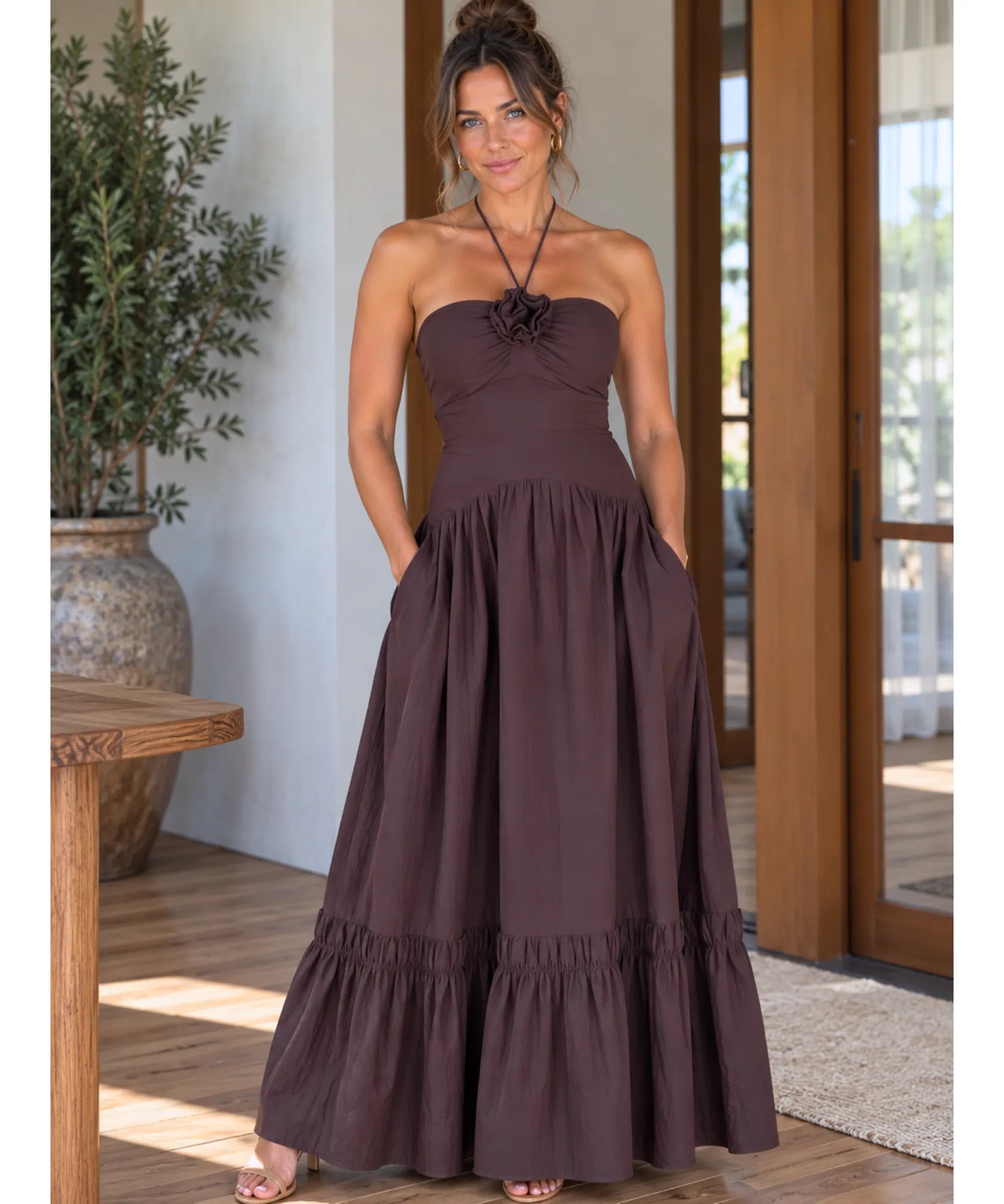 Vestido longo marrom feminino de corpo inteiro com bolsos frontais