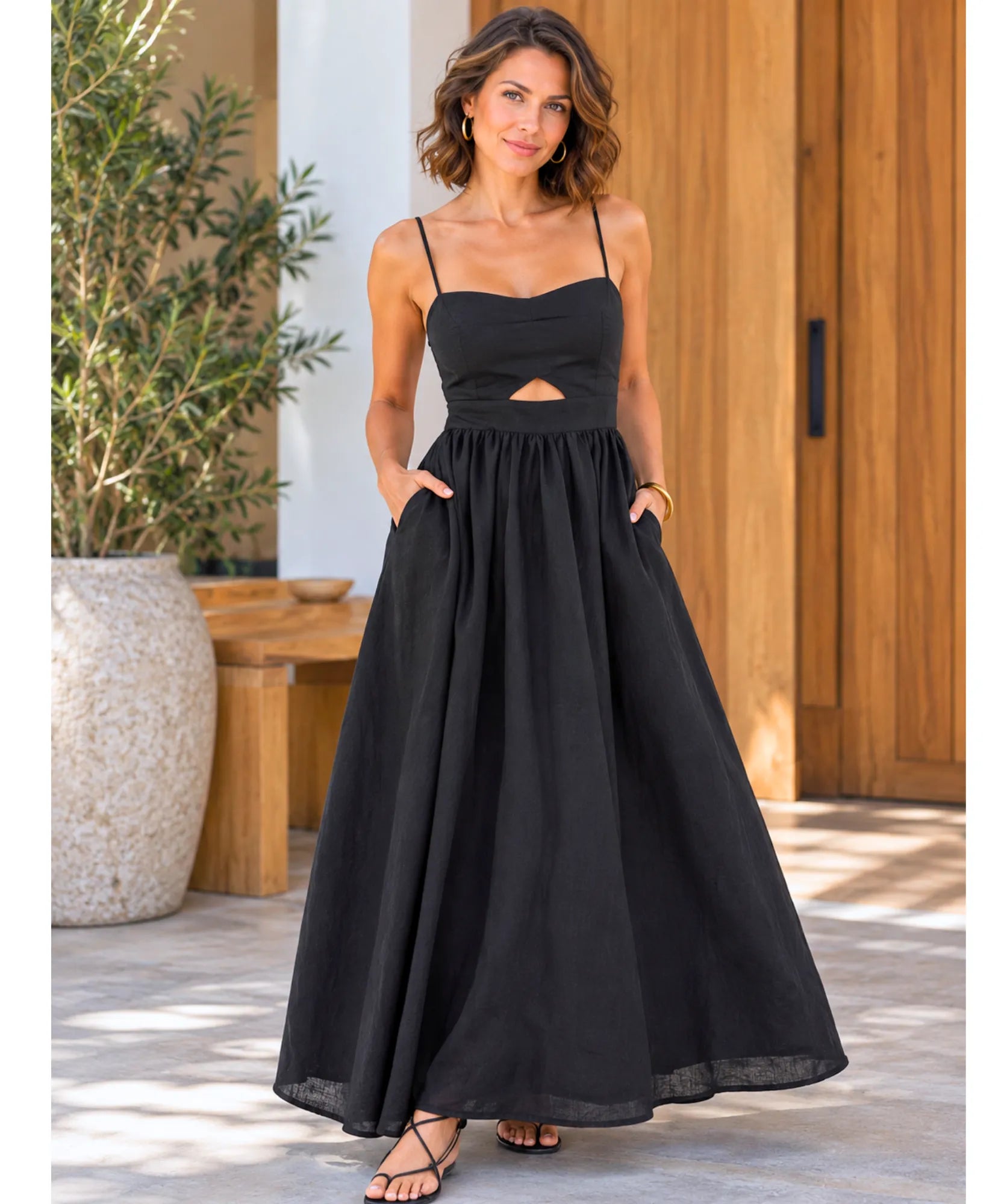 Vestido longo preto elegante com bolsos frontais, corpo inteiro