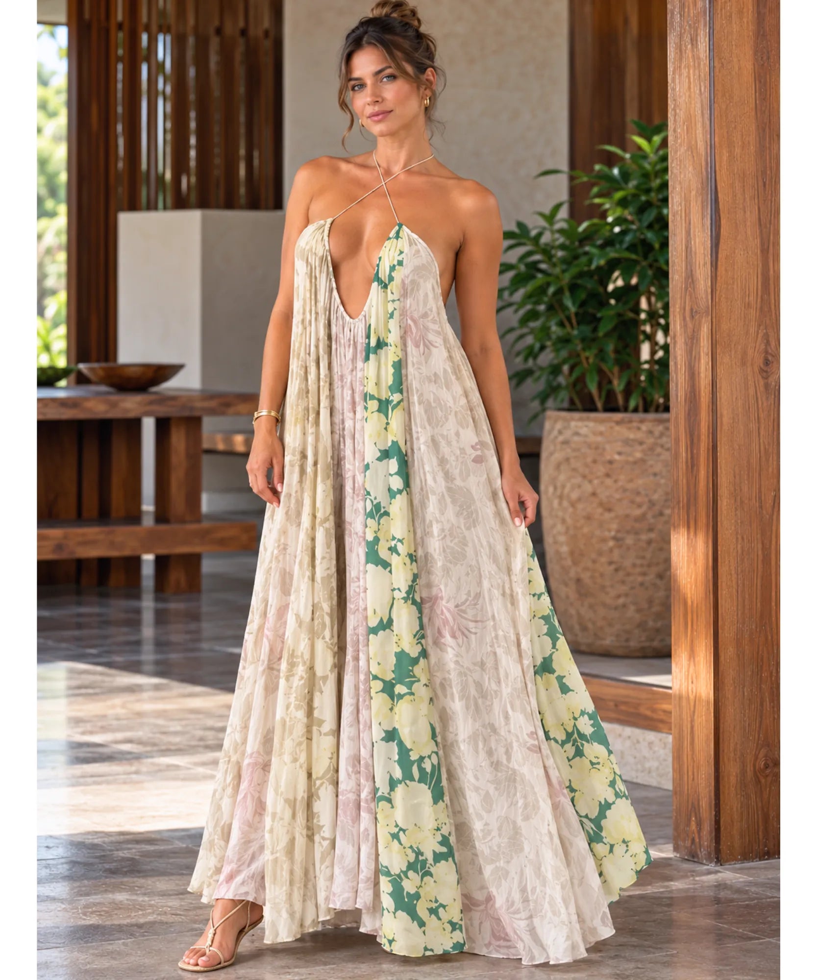 Vestido longo boho estampado com modelagem fluida, tecido leve em movimento