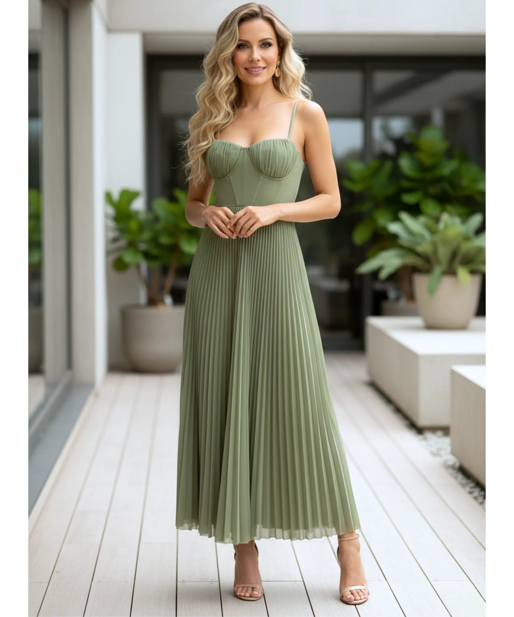 Comprar vestido longo verde plissado com alças finas para casamentos formaturas e eventos especiais em promoção LADY DRESS