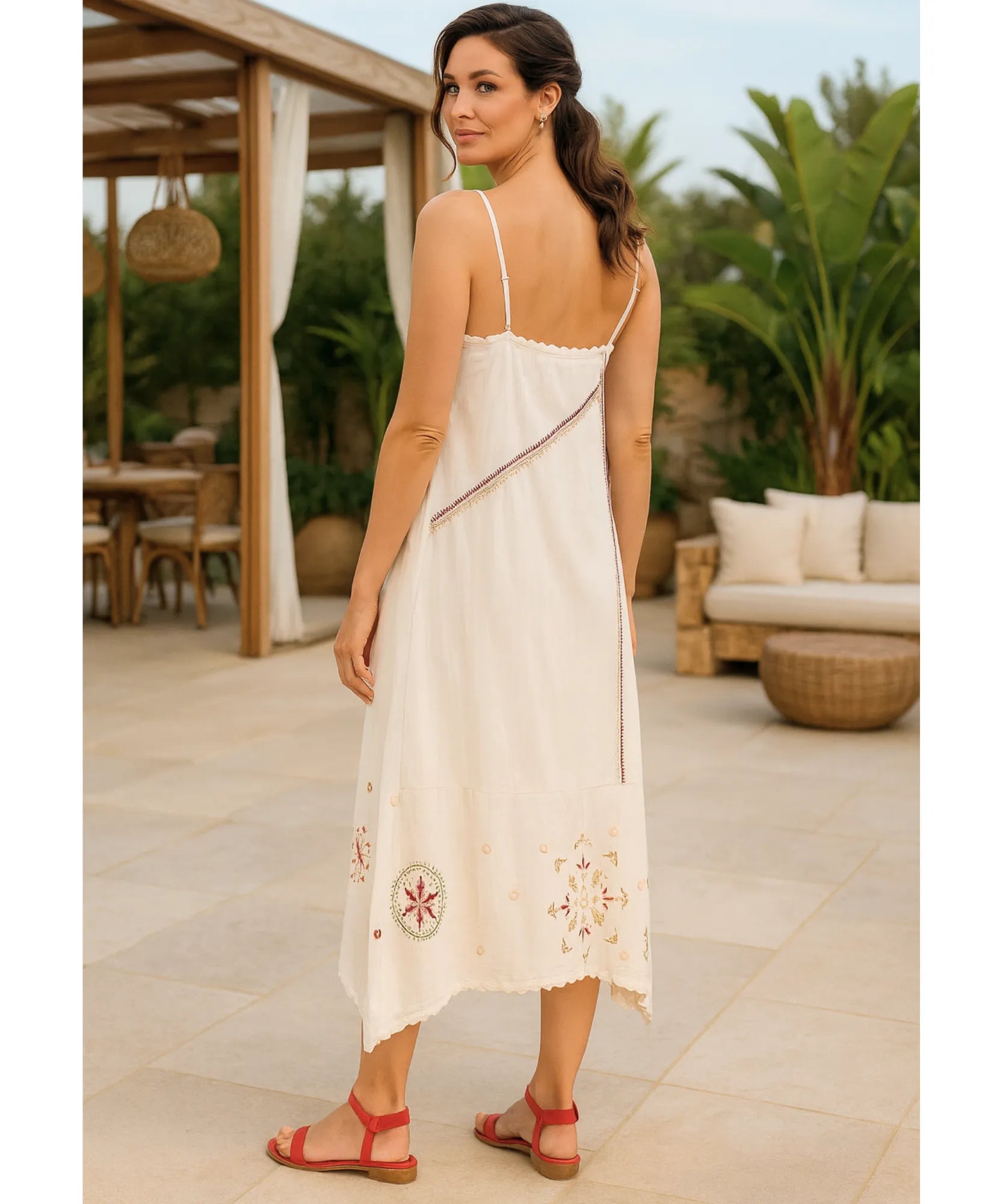 Comprar vestido midi feminino bordado boho com alças finas e barra assimétrica em algodão premium barato em promoção ZARA
