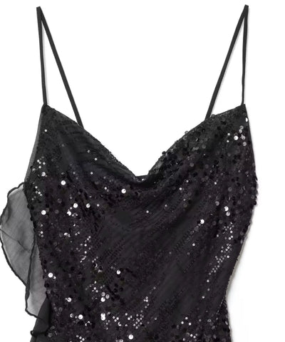 Vestido curto paetê preto, close do tecido com paetês