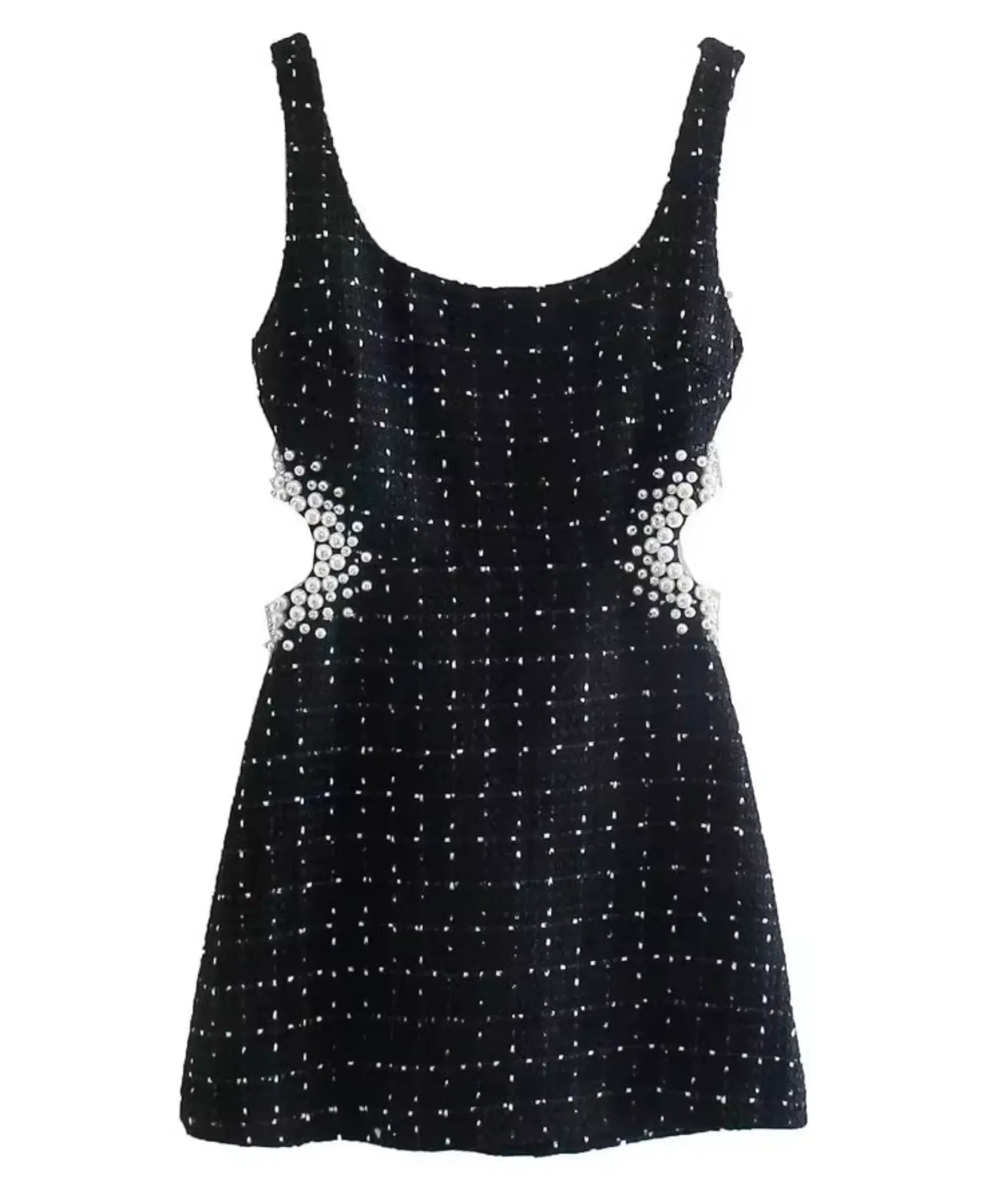 Vestido preto curto de paetê still frente, sem modelo, mostrando recorte lateral com pérolas