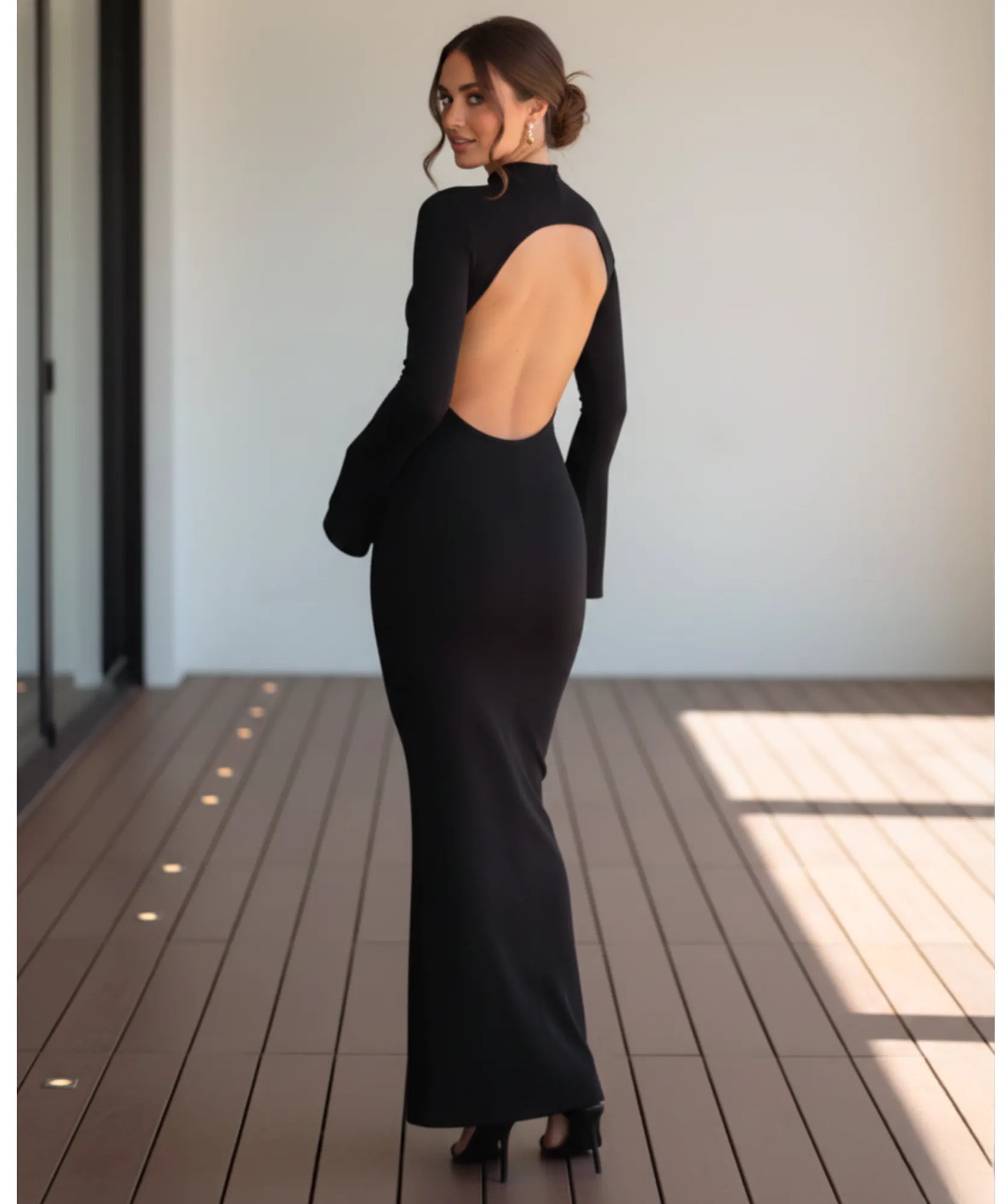 Comprar Vestido preto longo com gola alta e costas abertas elegante para noite, eventos ou balada barato ANELLIMN