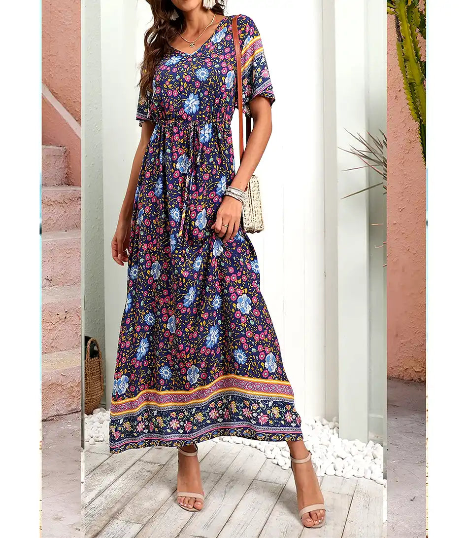 Vestido longo boho feminino com estampa floral, em poliéster, decote em V, mangas curtas e ajuste na cintura.